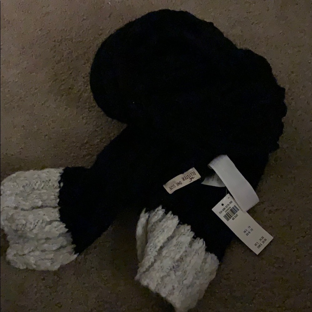 Hollister scarf